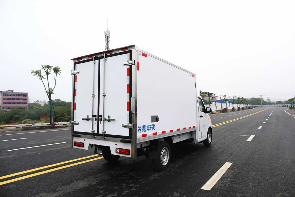 吉利?F1E 純電動箱式冷藏運輸車F類圖片4