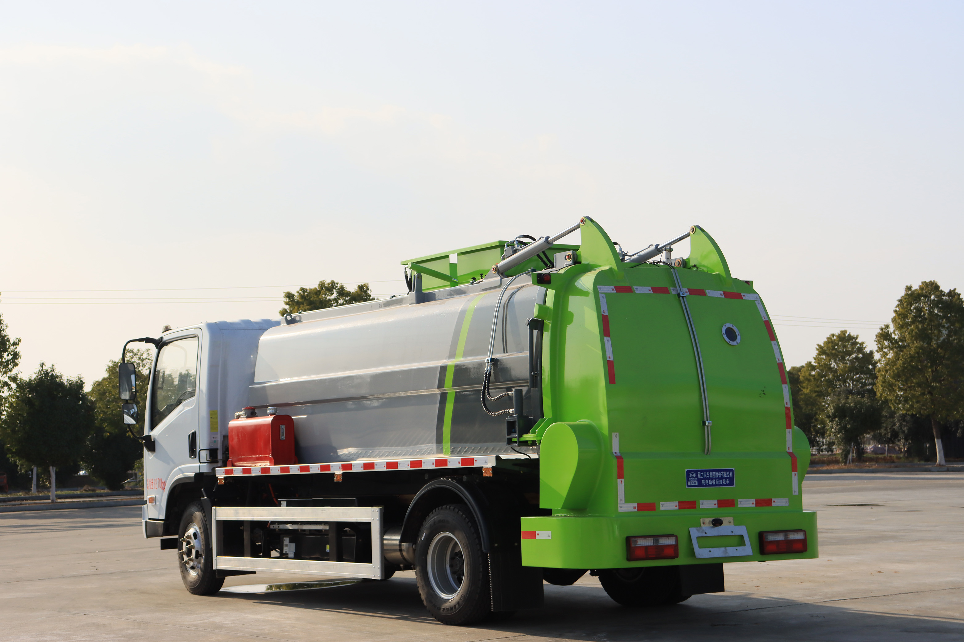 東風(fēng)華神8方純電動(dòng)餐廚垃圾車圖片4