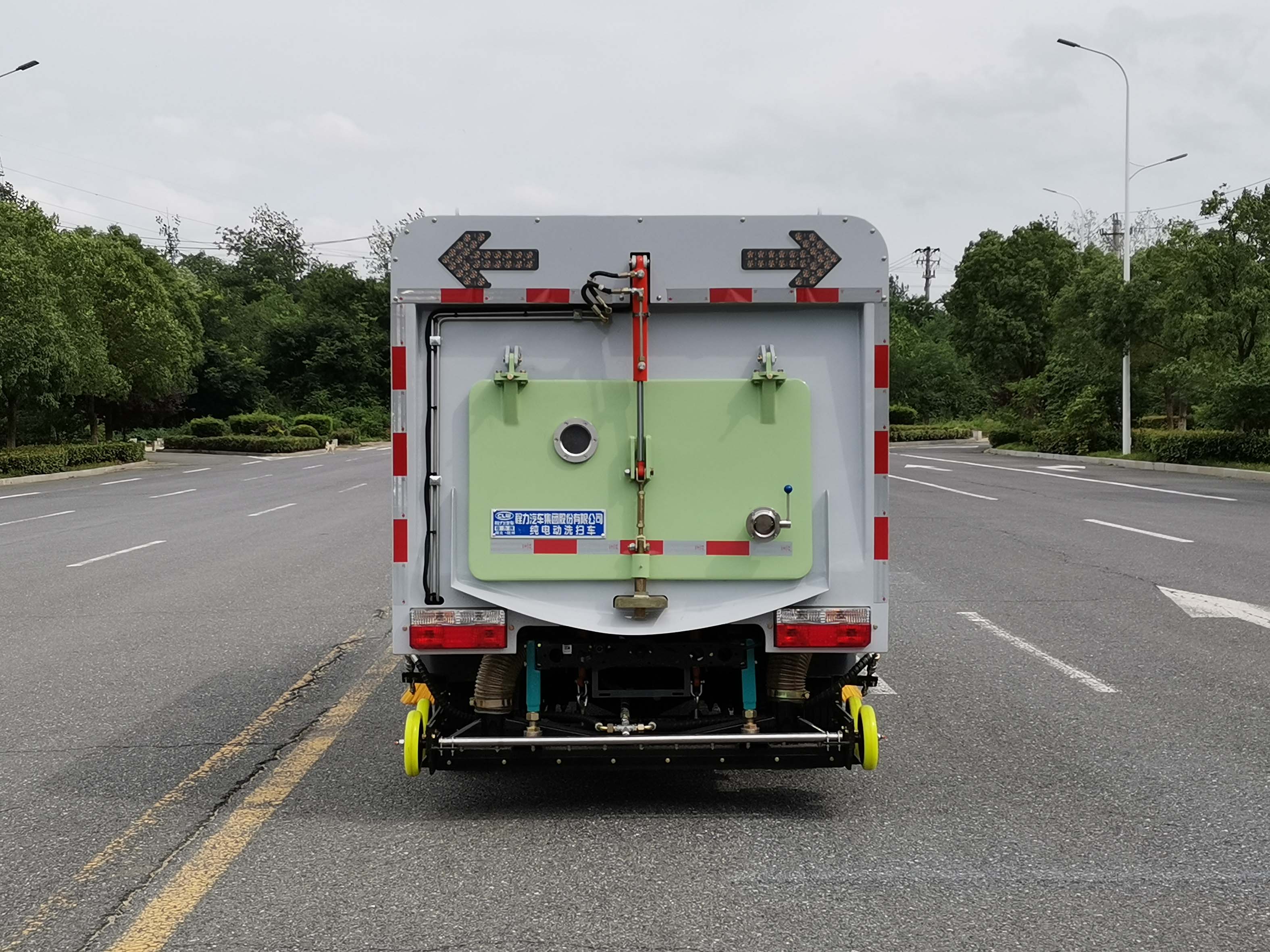 東風途逸純電動3.8方多功能洗掃車圖片5