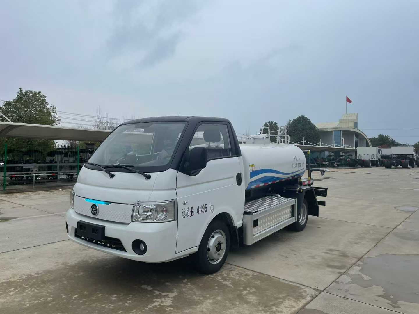 程力壹為2.5方純電動綠化噴灑車灑水車圖片5