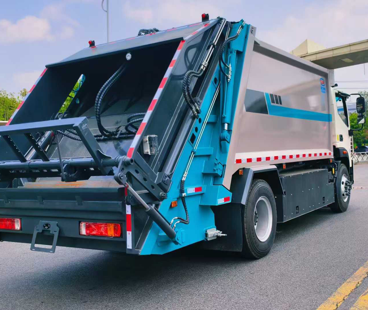 福田歐曼15方純電動壓縮式垃圾運輸車圖片4