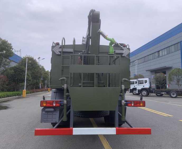 東風天錦四驅4X4光伏板清洗車圖片5