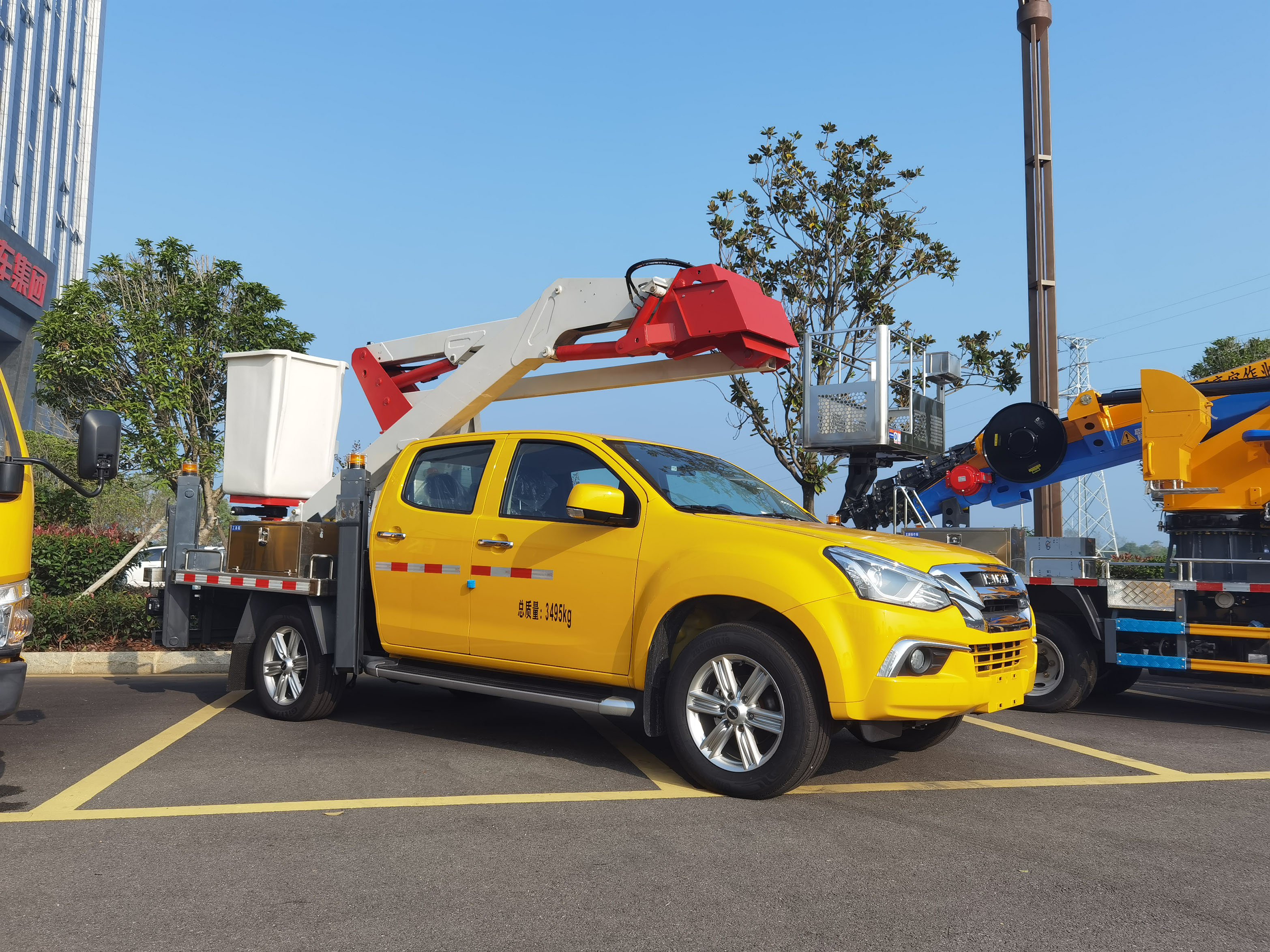 江西五十鈴皮卡13米帶電高空作業車圖片3