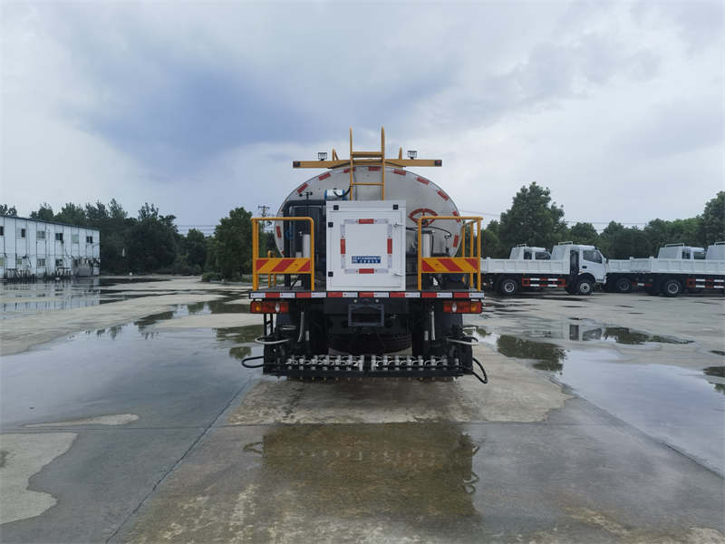 東風(fēng)D3S 9.21方智能型瀝青灑布車(chē)圖片5